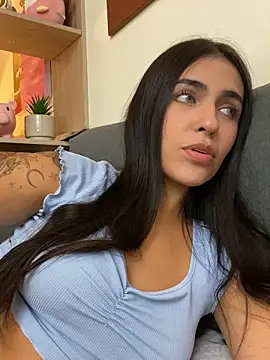 Snapshot of DaphneUwu chatting on 10/19/25, 01:39 DaphneUwu online show from 10/19/25, 01:39