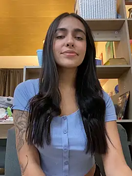 Snapshot of DaphneUwu chatting on 10/23/25, 03:06 DaphneUwu online show from 10/23/25, 03:06