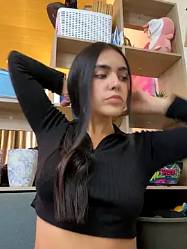 Snapshot of DaphneUwu chatting on 10/28/25, 12:47 DaphneUwu online show from 10/28/25, 12:47