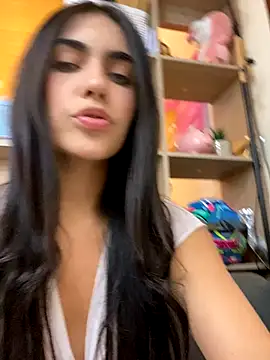 Snapshot of DaphneUwu chatting on 11/01/25, 12:01 DaphneUwu online show from 11/01/25, 12:01