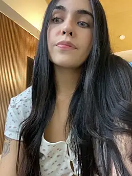 Snapshot of DaphneUwu chatting on 11/23/25, 11:04 DaphneUwu online show from 11/23/25, 11:04