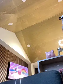 Snapshot of DaphneUwu chatting on 12/18/25, 12:49 DaphneUwu online show from 12/18/25, 12:49