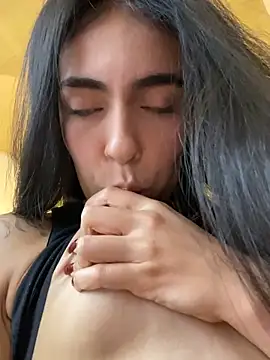 Snapshot of DaphneUwu chatting on 02/23/26, 01:36 DaphneUwu online show from 02/23/26, 01:36