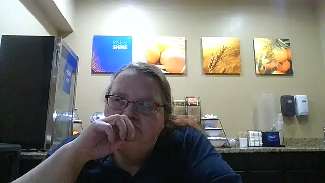 Snapshot of Hornybbw1978 chatting on 10/17/25, 05:54 Hornybbw1978 online show from 10/17/25, 05:54