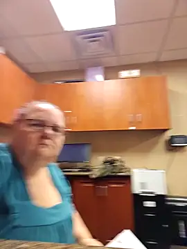 Snapshot of Hornybbw1978 chatting on 04/23/26, 05:30 Hornybbw1978 online show from 04/23/26, 05:30