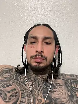 Snapshot of Longmoney444 chatting on 04/15/26, 07:26 Longmoney444 online show from 04/15/26, 07:26