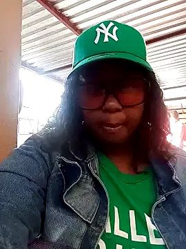 Snapshot of HotAFRICANBEAUTY chatting on 12/22/24, 03:33 HotAFRICANBEAUTY online show from 12/22/24, 03:33