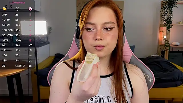 Snapshot of Sofy_Benson chatting on 04/24/26, 02:08 Sofy Benson online show from 04/24/26, 02:08