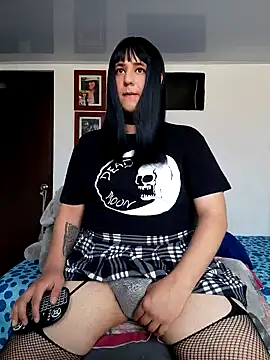 Snapshot of cosmicwind chatting on 12/19/24, 04:57 cosmicwind online show from 12/19/24, 04:57