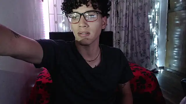 Snapshot of austinsantana chatting on 01/07/25, 05:54 austinsantana online show from 01/07/25, 05:54