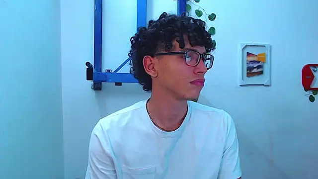 Snapshot of austinsantana chatting on 01/12/25, 05:45 austinsantana online show from 01/12/25, 05:45