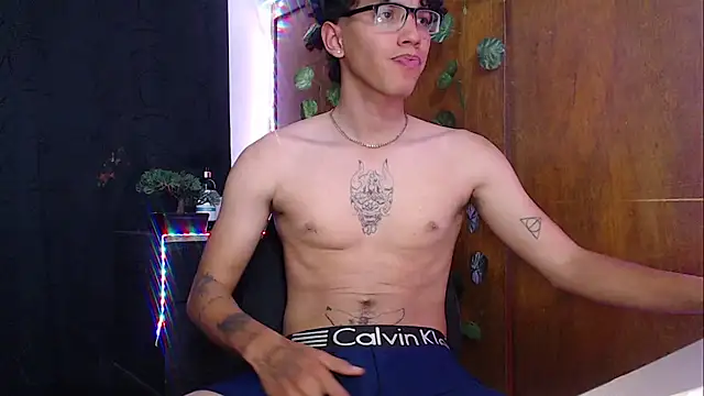 Snapshot of austinsantana chatting on 03/02/25, 07:32 austinsantana online show from 03/02/25, 07:32