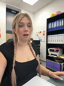 Snapshot of CherryAuroraa chatting on 12/05/24, 08:22 CherryAuroraa online show from 12/05/24, 08:22