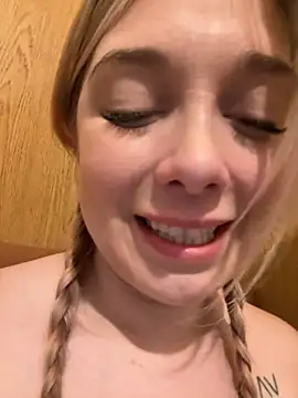 Snapshot of CherryAuroraa chatting on 12/29/24, 10:47 CherryAuroraa online show from 12/29/24, 10:47