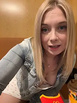 Snapshot of CherryAuroraa chatting on 01/09/25, 09:26 CherryAuroraa online show from 01/09/25, 09:26