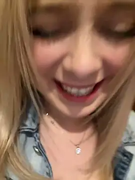 Snapshot of CherryAuroraa chatting on 01/10/25, 03:37 CherryAuroraa online show from 01/10/25, 03:37