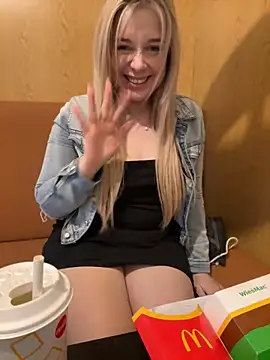 Snapshot of CherryAuroraa chatting on 02/01/25, 10:26 CherryAuroraa online show from 02/01/25, 10:26