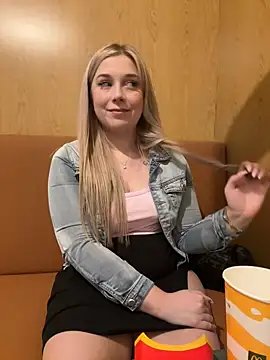 Snapshot of CherryAuroraa chatting on 02/12/25, 09:22 CherryAuroraa online show from 02/12/25, 09:22