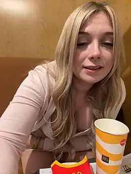 Snapshot of CherryAuroraa chatting on 02/26/25, 08:00 CherryAuroraa online show from 02/26/25, 08:00