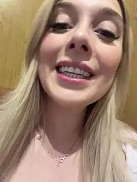 Snapshot of CherryAuroraa chatting on 03/05/26, 01:07 CherryAuroraa online show from 03/05/26, 01:07