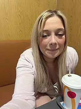 Snapshot of CherryAuroraa chatting on 03/15/26, 10:43 CherryAuroraa online show from 03/15/26, 10:43