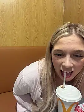 Snapshot of CherryAuroraa chatting on 03/22/26, 06:33 CherryAuroraa online show from 03/22/26, 06:33