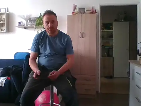 Snapshot of 82liska chatting on 04/23/26, 11:42 82liska online show from 04/23/26, 11:42