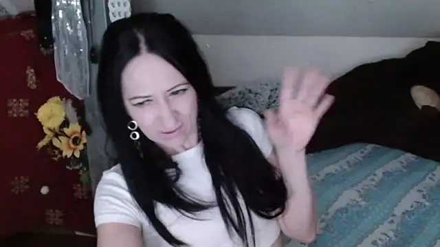 Snapshot of DebraMilf chatting on 04/24/26, 12:57 DebraMilf online show from 04/24/26, 12:57