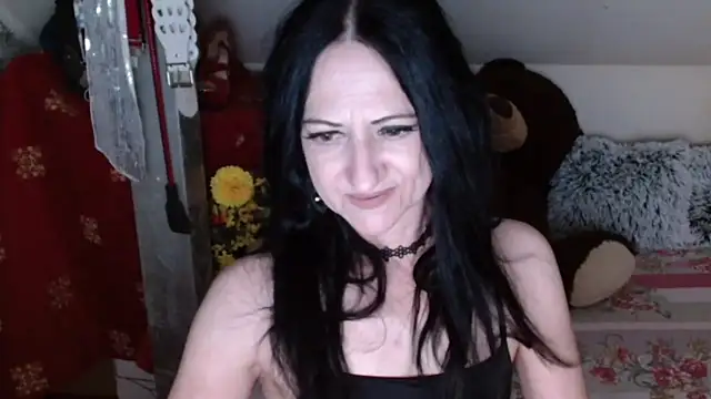 Snapshot of DebraMilf chatting on 06/04/26, 01:33 DebraMilf online show from 06/04/26, 01:33