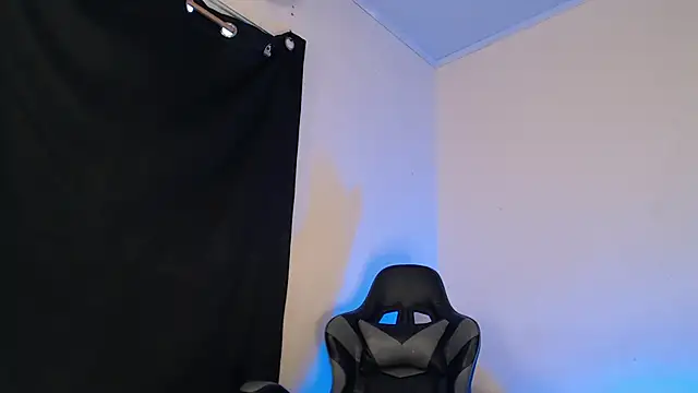 Snapshot of luciana_keating chatting on 03/15/25, 08:54 luciana keating online show from 03/15/25, 08:54