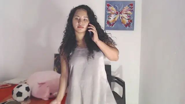 Snapshot of luciana_keating chatting on 10/19/25, 04:35 luciana keating online show from 10/19/25, 04:35