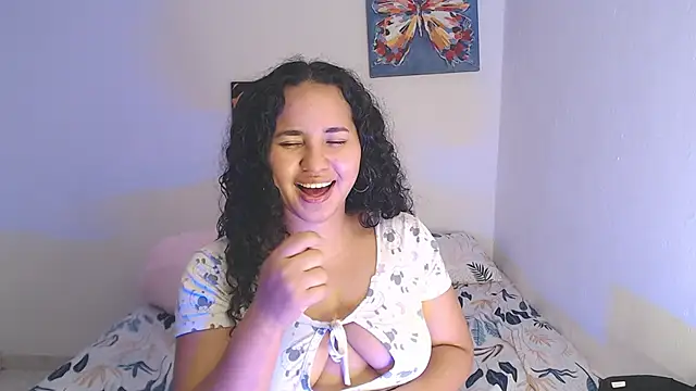 Snapshot of luciana_keating chatting on 11/04/25, 02:21 luciana keating online show from 11/04/25, 02:21