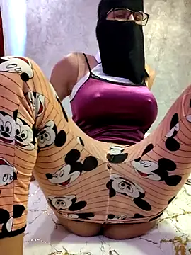 Snapshot of Charmoota_arab chatting on 02/11/25, 04:02 Charmoota arab online show from 02/11/25, 04:02