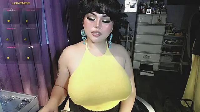 Snapshot of cherry_RED5 chatting on 12/27/24, 08:02 cherry RED5 online show from 12/27/24, 08:02