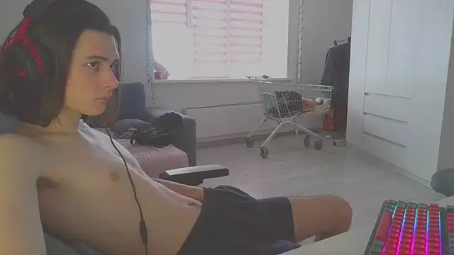 Snapshot of CandyChell chatting on 12/12/24, 09:19 CandyChell online show from 12/12/24, 09:19