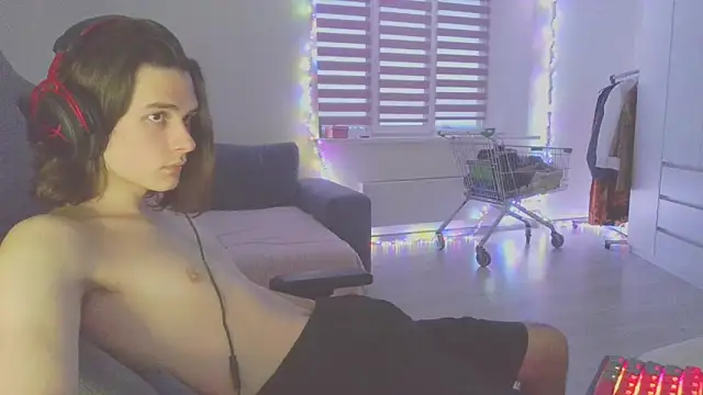 Snapshot of CandyChell chatting on 12/28/24, 11:52 CandyChell online show from 12/28/24, 11:52