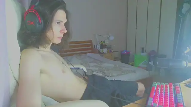 Snapshot of CandyChell chatting on 01/08/25, 12:05 CandyChell online show from 01/08/25, 12:05