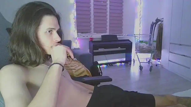 Snapshot of CandyChell chatting on 02/07/25, 08:42 CandyChell online show from 02/07/25, 08:42