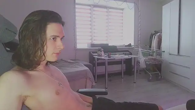 Snapshot of CandyChell chatting on 02/16/25, 12:21 CandyChell online show from 02/16/25, 12:21