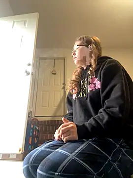 Dakota 02 online show from 09/29/25, 12:54