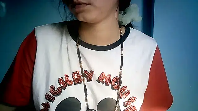 Snapshot of lovelydesi21 chatting on 12/19/24, 05:07 lovelydesi21 online show from 12/19/24, 05:07