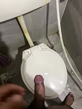 Snapshot of Rahuldhe22 chatting on 12/18/24, 08:03 Rahuldhe22 online show from 12/18/24, 08:03