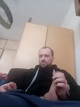 Snapshot of Roman0798 chatting on 02/25/25, 12:13 Roman0798 online show from 02/25/25, 12:13