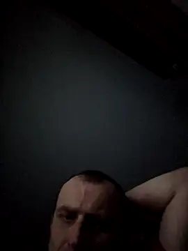 Snapshot of Roman0798 chatting on 10/19/25, 04:18 Roman0798 online show from 10/19/25, 04:18