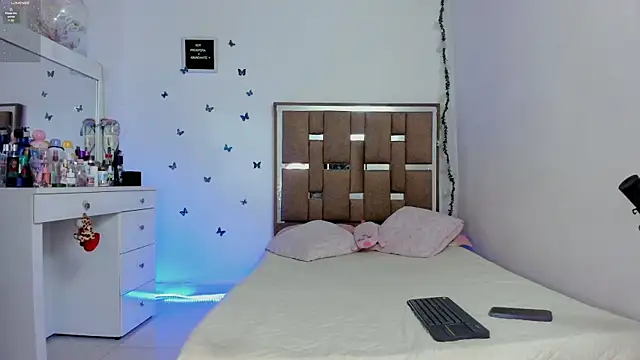 Snapshot of kendall-ewers chatting on 02/13/26, 12:06 kendall-ewers online show from 02/13/26, 12:06