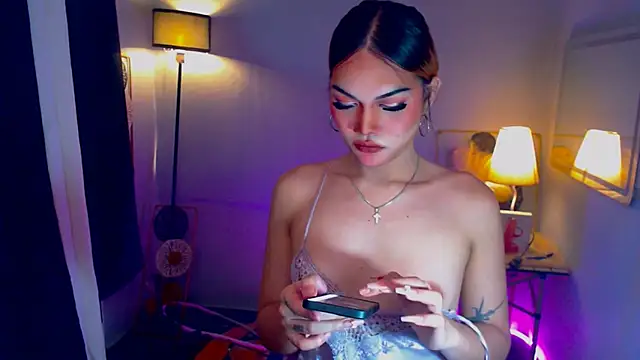 Snapshot of StellaSaucyCum chatting on 10/04/25, 02:53 StellaSaucyCum online show from 10/04/25, 02:53