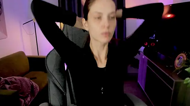 EmilyWilden online show from 10/27/25, 08:29