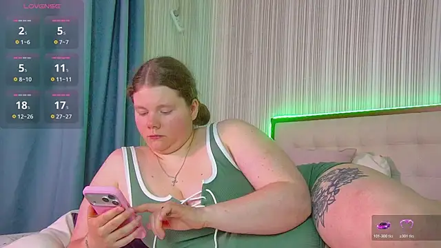 Snapshot of RubyValen chatting on 07/17/26, 01:23 RubyValen online show from 07/17/26, 01:23