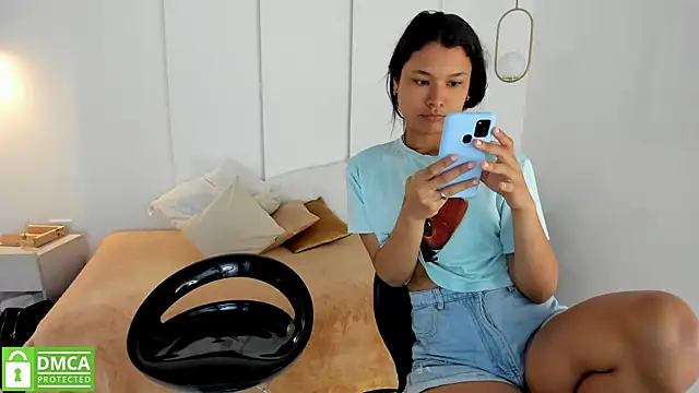 Snapshot of sexychanell_18 chatting on 03/06/25, 03:45 sexychanell 18 online show from 03/06/25, 03:45