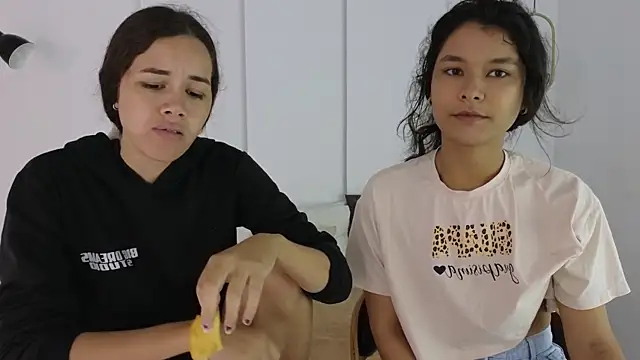 Snapshot of sexychanell_18 chatting on 10/05/25, 01:09 sexychanell 18 online show from 10/05/25, 01:09